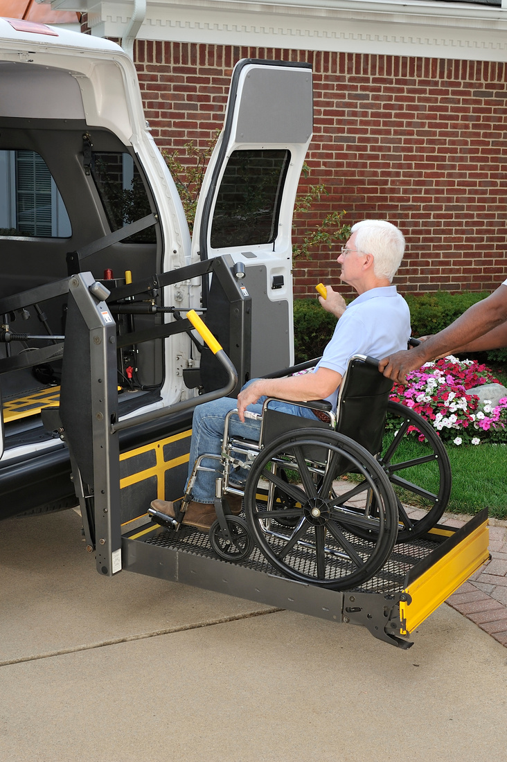 Medical transport van with mechanical lift